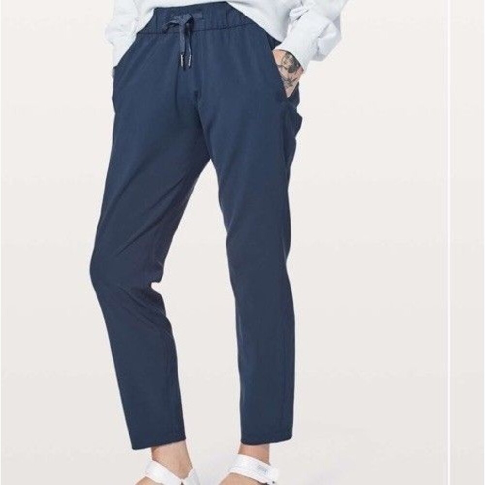 Lululemon Size 6 On The Fly Pant Navy Blue